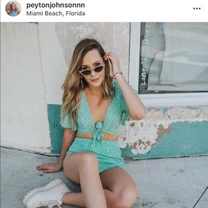 Green & white set